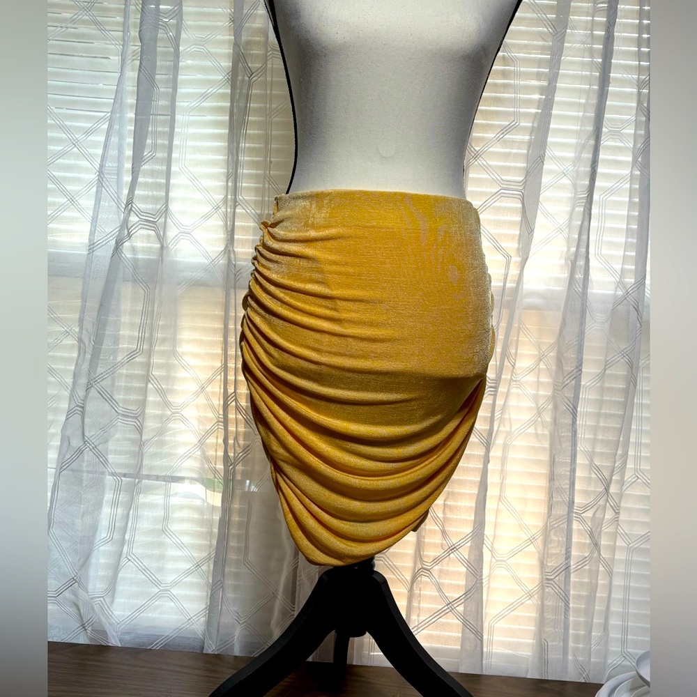 NWT Chaser SZ Small Ruched Skater Skirt 18” L elastic waist 26” very soft